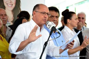 Governador Alckmin fez críticas ao governo federal, mas teve que falar sobre a falta de água no Estado.