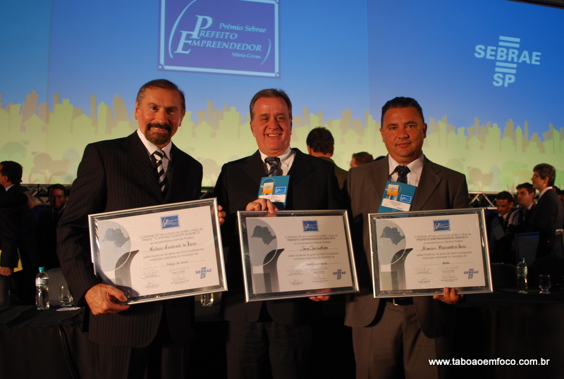 Dr. Evilásio, Jorge Costa e Natinha recebem o Selo "Prefeito Empreendedor"