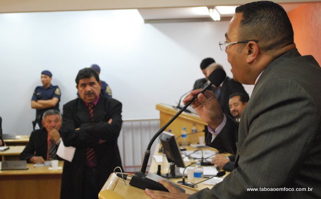 Câmara adia abertura do processo de impeachment do prefeito de Taboão