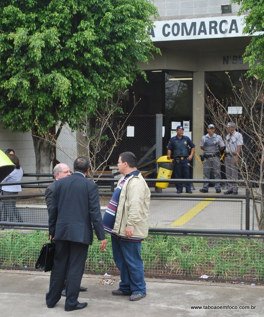 Márcio Carra, primeiro preso acusado de fraudar o IPTU, na porta do Fórum