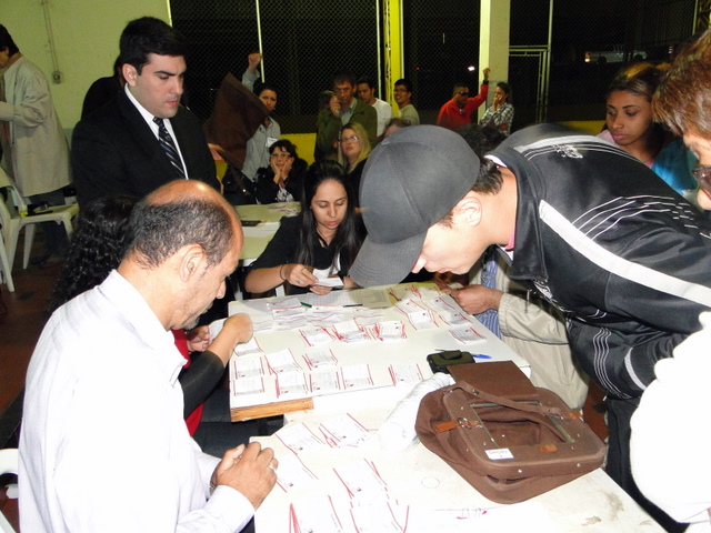 Apuração dos votos da eleição que escolheu os novos conselheiros tutelares de Taboão da Serra. (Foto: Vera Lúcia / Folhetão News)