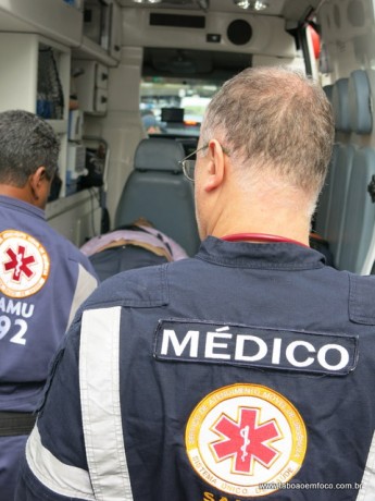Aprigio na ambulancia em Itapecerica_Jul14