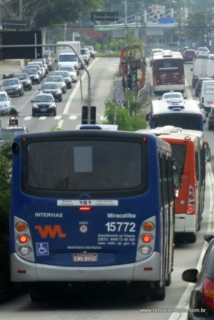 Motoristas e cobradores dos ônibus da capital paulista paralisam e cobram mais segurança.