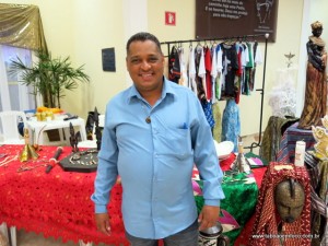 Coordenador da Igualdade Racial de Taboão da Serra, Sousa Santos, comemora o Dia da Consciência Negra.