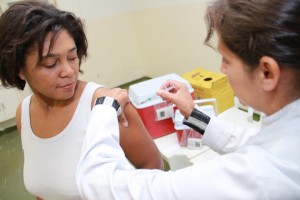 Vigilância Epidemiológica de Taboão já imunizou mais de 38 mil pessoas contra a influenza H1N1 (Foto: Ricardo Vaz / PMTS)
