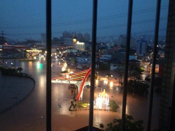 Após enchente, Taboão entra em "Estado de Emergência". (Foto: Guilherme Oliveira)