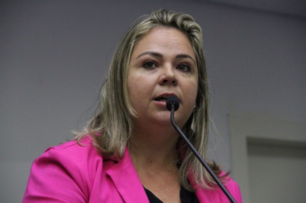 Vereadora Érica Franquini é uma das autoras do projeto de lei que autoriza a criação de uma Casa Transitória para abrigar mulheres vítimas da violência. (Foto: Divulgação / CMTS)