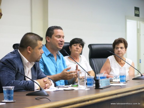 Os vereadores Alex Bodinho, Eduardo Nóbrega e Rita de Cássia durante audiência com a secretária Raquel Zaicaner.