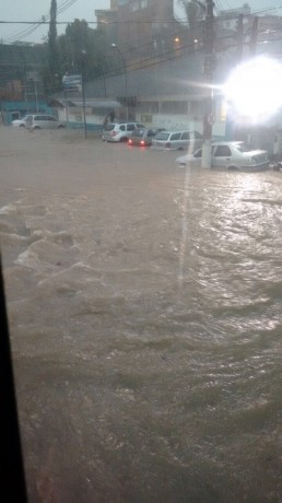 Enchente em Taboão