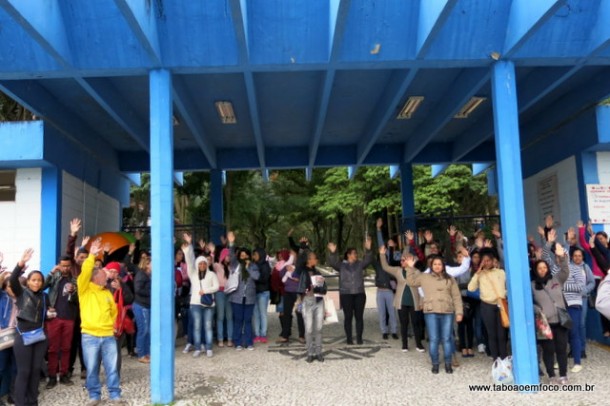 Servidores da educação decidem manter a greve em Taboão da Serra.