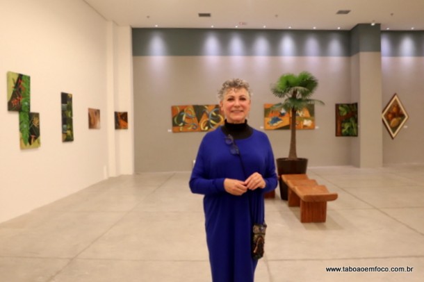 Artista plástica luso-brasileira Carolina Ramos inaugura espaço cultural do Taboão Plaza Outlet com exposição “Do Olhar ao Toque”.