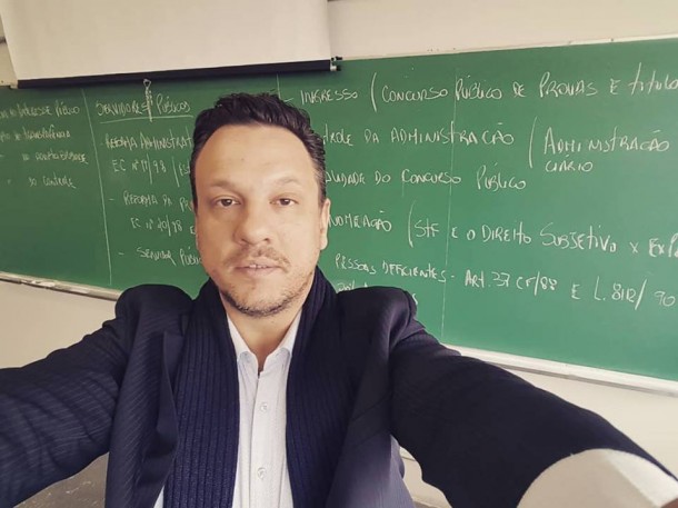 Advogado e professor universitário Robson Neves assume a Secretaria de Planejamento de Taboão da Serra. (Foto: Reprodução / Facebook)