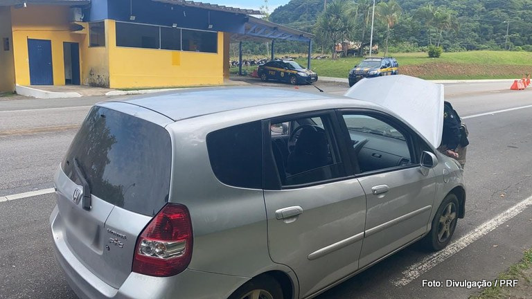 Carro apreendido com quase R$ 25 mil em débitos