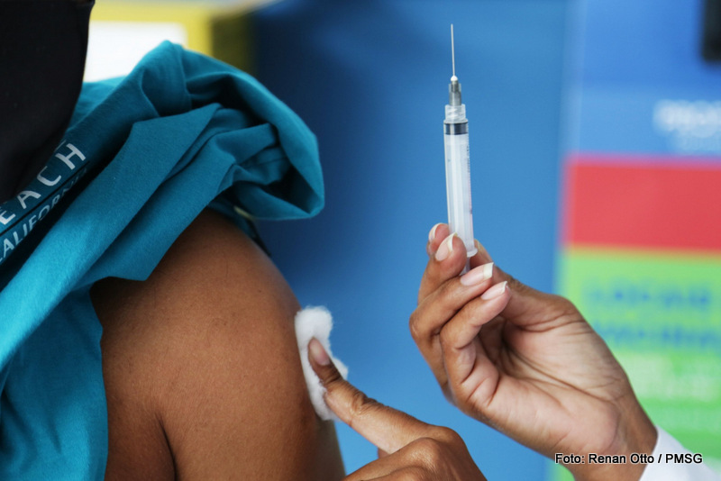Embu começa a vacinar adolescentes a partir dos 12 anos.
