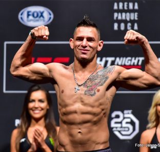 Lutador Anderson Berinja faz mais uma luta no UFC