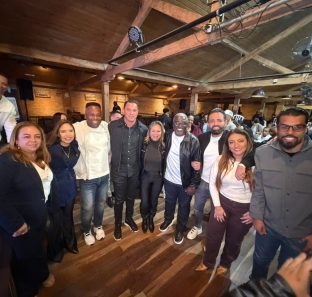 Apóstolo Anderson da Tabernáculo da Glória faz reunião em apoio a Ney e Ely Santos_divulgação