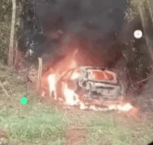 Carro de policial desaparecido é encontrado carbonizado em área de mata em Itapecerica da Serra