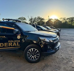 Carros da PF