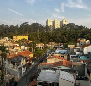 Céu e calor em Taboão