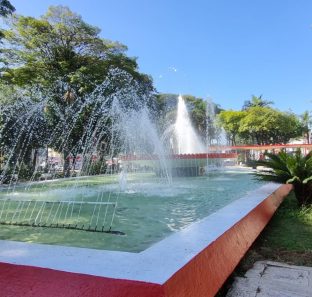 Chafariz na Praca Nicola Vivilechio em Taboao da Serra