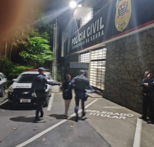 Delegacia de Embu das artes mulher presa