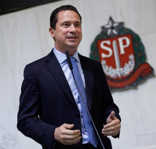 Deputado Dr. Eduardo Nóbrega em tribuna