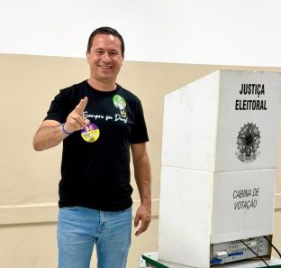 Deputado Dr. Eduardo Nóbrega vota em Taboão