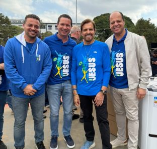 Deputado Eduardo Nóbrega faz convite para Marcha para Jesus