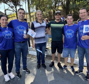 Deputado Eduardo Nobrega na Caminhada Autismo - Itapecerica da Serra