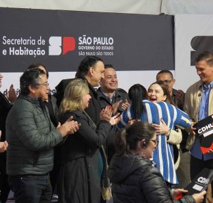 Entrega de escrituras no Parque Laguna