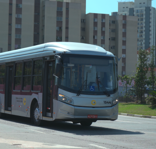 Ônibus leva passageiros de Taboão da Serra até a Estação Vila Sônia. (Foto: Arquivo)