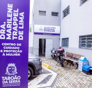 FOTO - Secretaria da Mulher de Taboão celebra 20 anos da Lei Maria da Penha e Agosto Lilás com caminhada de conscientização