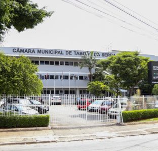 Fachada da Câmara de Taboão da Serra com painel_CMTS