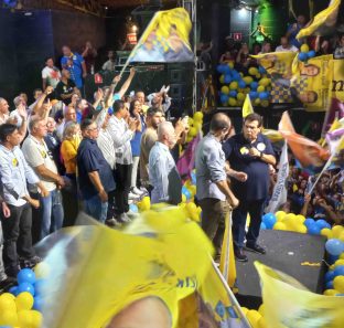 Fernando Fernandes prefeito e Ronaldo Dias vice