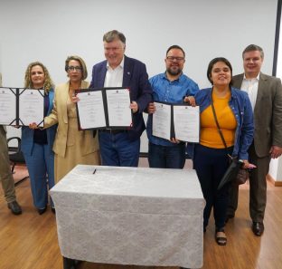 Governo do Estado firma acordos para ampliar políticas de acessibilidade em Cotia e Embu das Artes