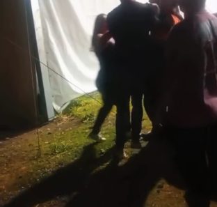 Homem é retirado após ofender primeira-dama