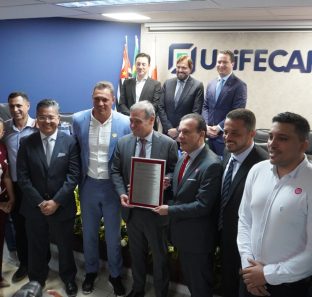 Ministro do STF André Mendonça recebe Título de Cidadão Taboanense em solenidade na UniFECAF