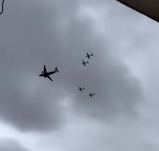 Moradores de Taboão da Serra se assustam com aeronaves voando baixo na tarde deste domingo (9)