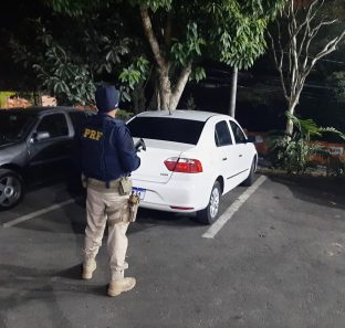 PRF recupera veículo e prende dois homens procurados pela justiça na Régis Bittencourt
