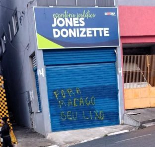 Pichacao Racista em Itapecerica da Serra