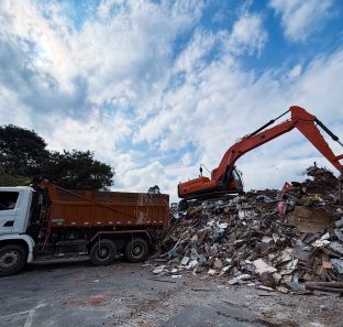 Prefeitura de Taboão intensifica remoção de entulho da Usina com contratação emergencial (2)