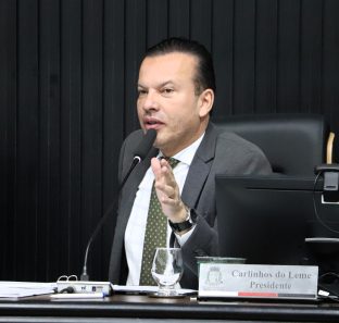 Presidente Carlinhos do Leme discursa