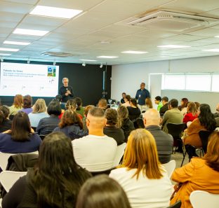 Secretaria de Educação oferece palestra para educadores e apresenta os resultados do Avalia Taboão 2026 - foto 2