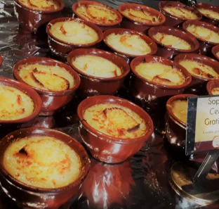 Sopa-de-Cebola-Gratinada-Credito-Foto-Zeka-Videira1338-scaled