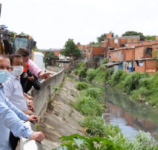 Carlinhos do Leme e Prefeito Aprígio visitam margens do Córrego Pirajuçara