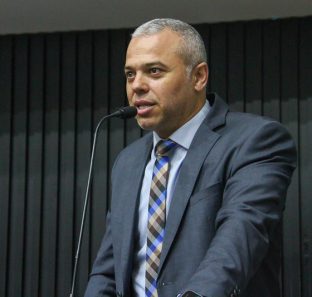 Vereador Celso Gallo tem lei aprovada_