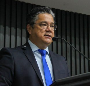 Vereador Dr. Ronaldo Onishi_em tribuna Vereador Dr. Ronaldo Onishi_em tribuna
