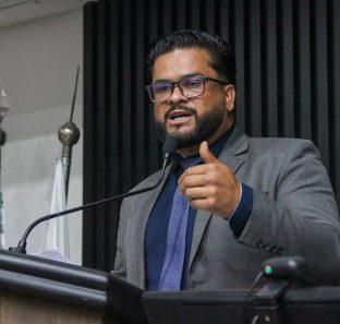 Vereador Sandro Ayres tem lei aprovada