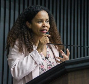 Vereadora Professora Najara Costa tem lei aprovada