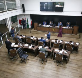 Vereadores aprovam cinco projetos